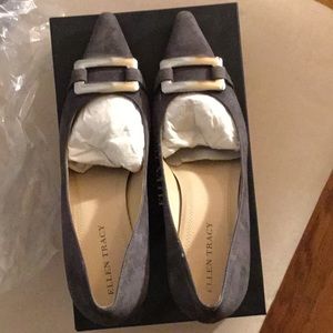 Mid heel dark gray suede